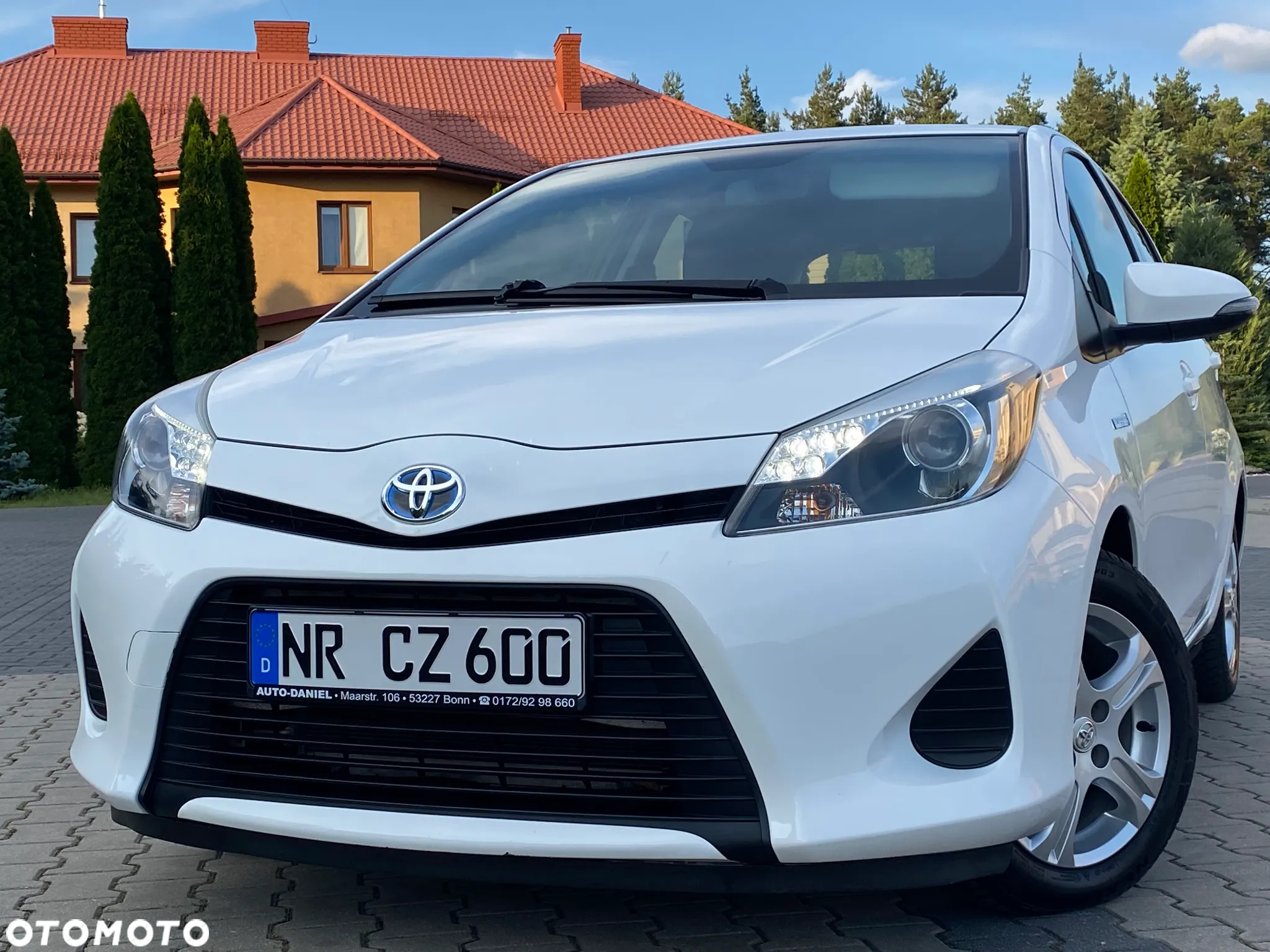 Toyota Yaris Hybrid 100 Premium - 2
