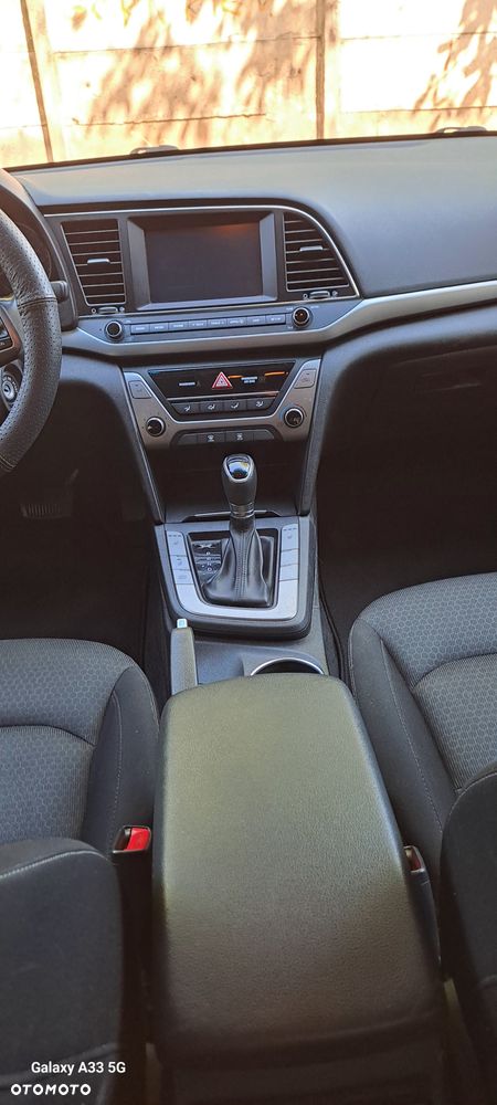 Hyundai Elantra - 9