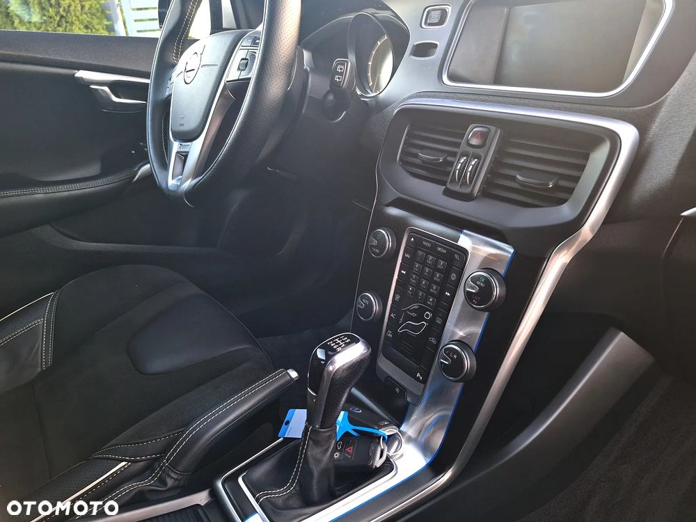 Volvo V40 D4 Momentum - 24