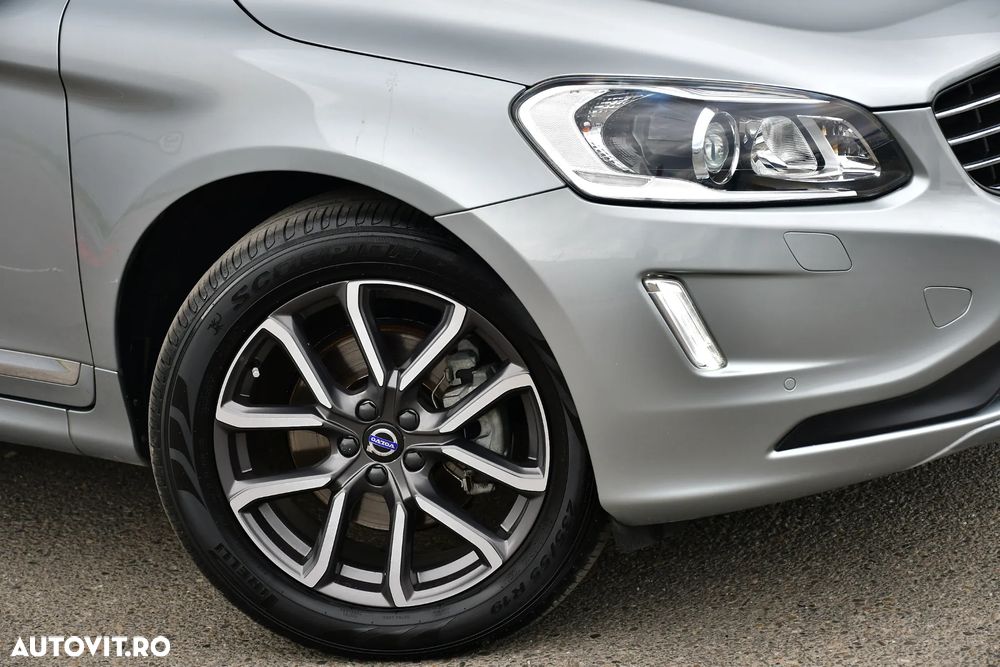 Volvo XC 60 D5 AWD Geartronic Summum - 9