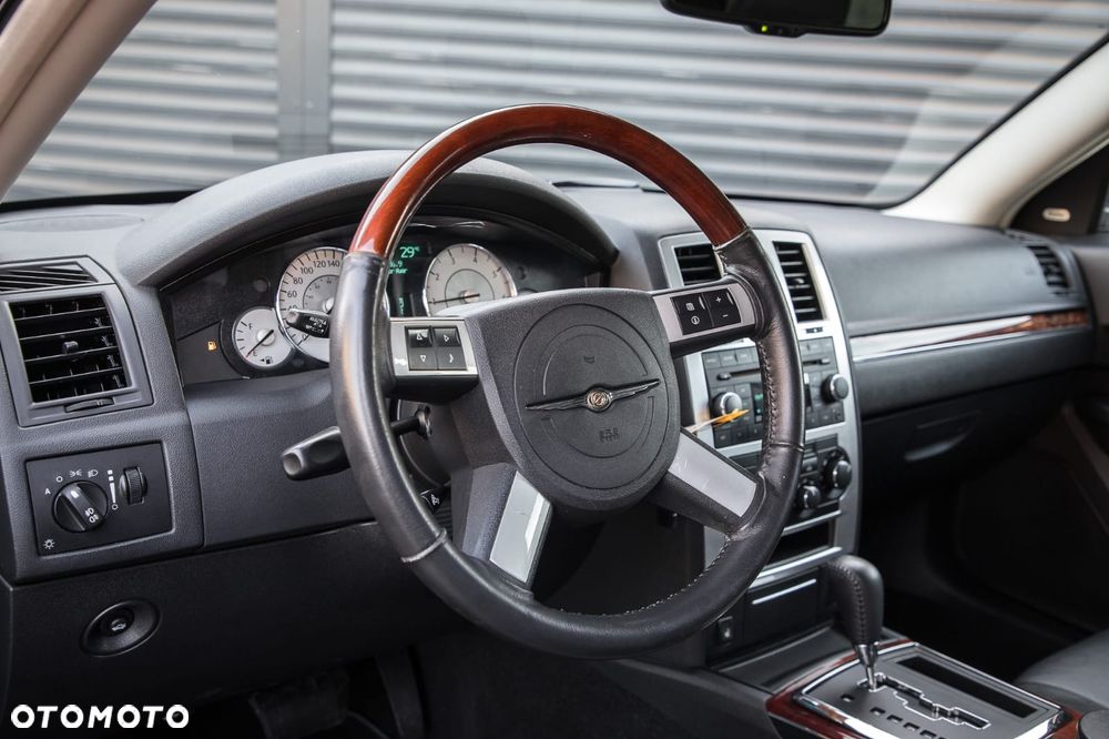 Chrysler 300C - 13