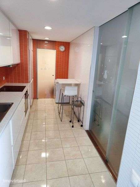 Arrenda-se apartamento T3 - Rua Manuel Bandeira - junto Av. Boavista - Grande imagem: 3/12