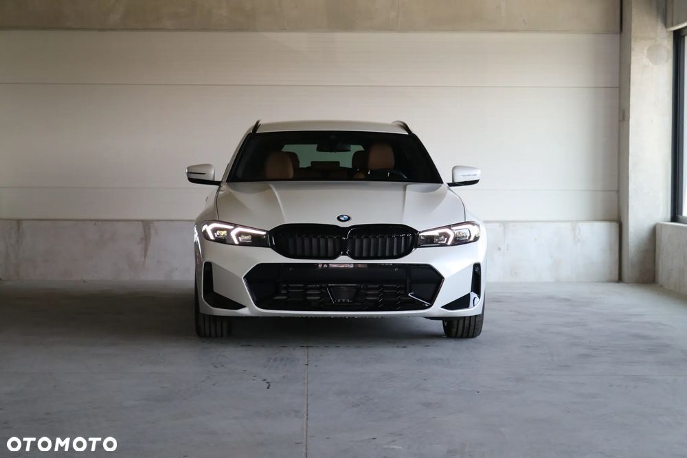 BMW Seria 3 330i xDrive M Sport - 2