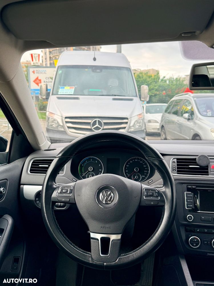 Volkswagen Jetta - 8