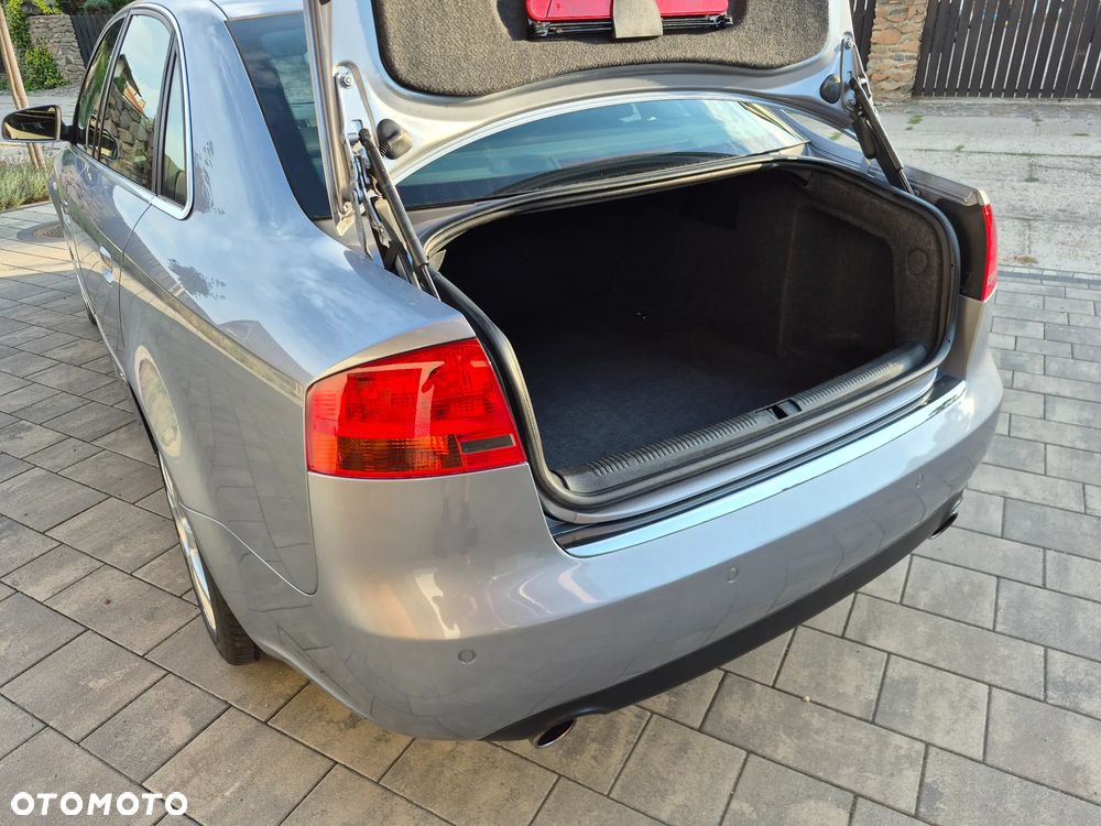 Audi A4 Limousine - 6