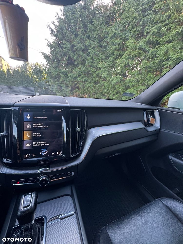 Volvo XC 60 D4 AWD R-Design - 24
