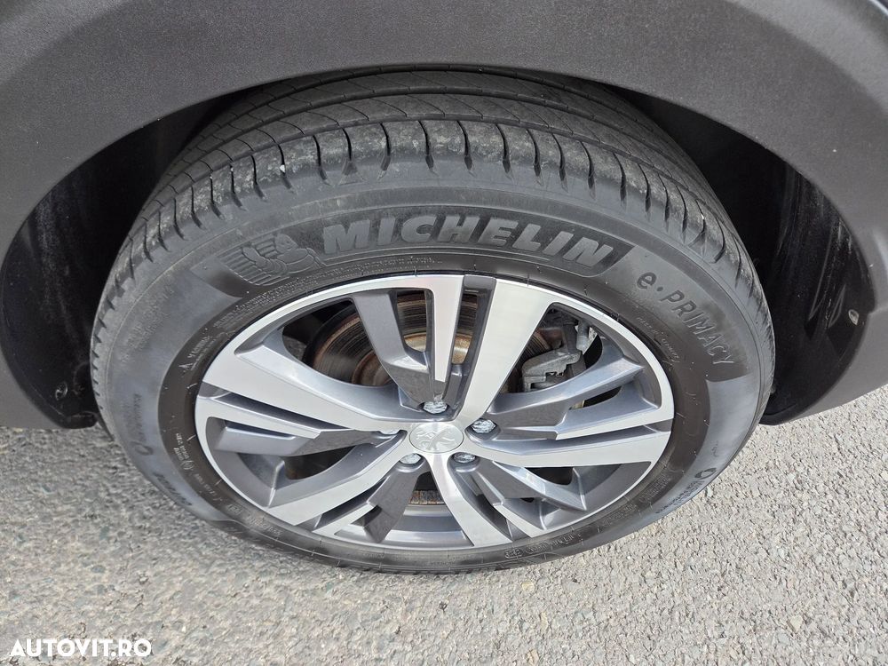 Peugeot 3008 PureTech 130 Stop & Start GPF EAT8 Allure - 36