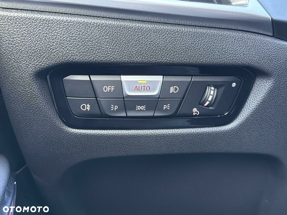 BMW Seria 3 330e PHEV M Sport - 23