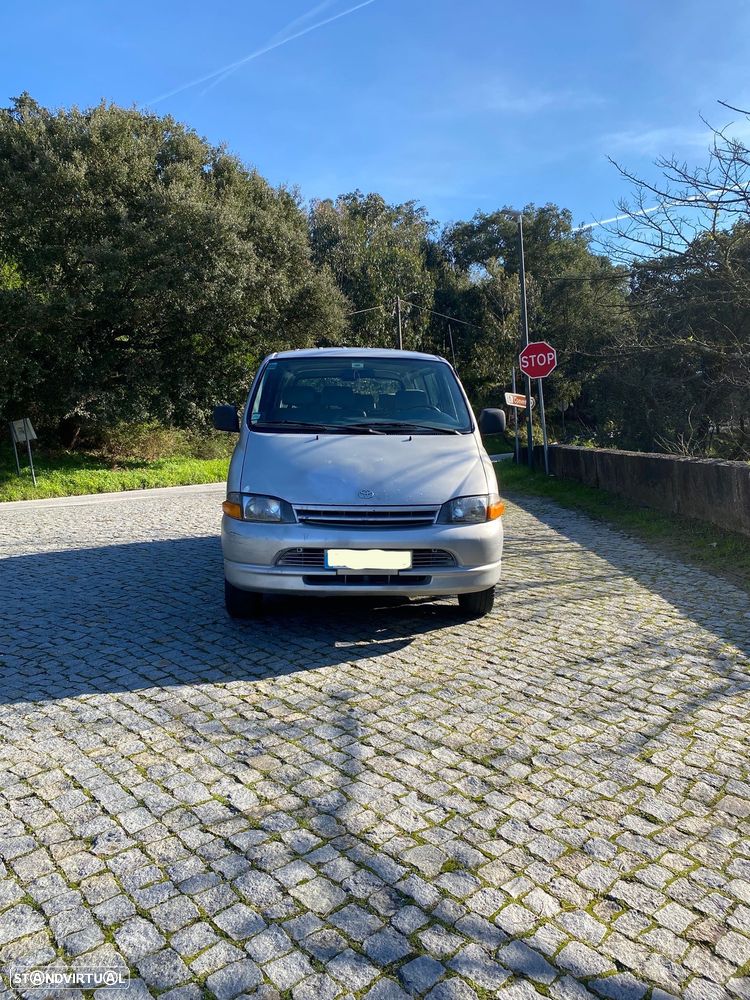 Toyota HiAce - 1