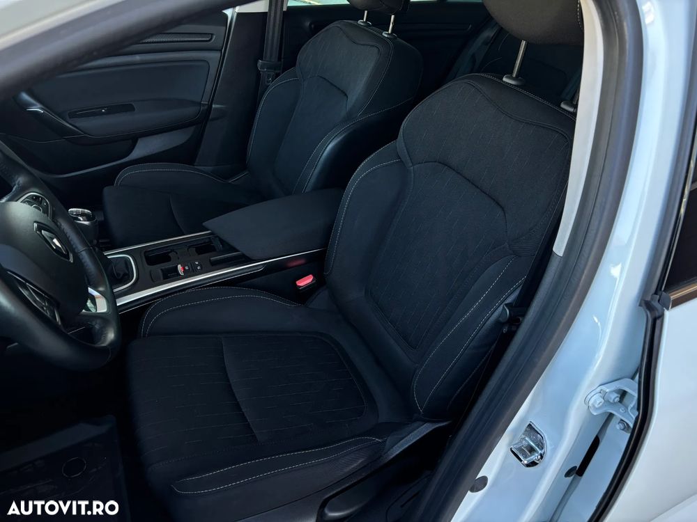 Renault Megane TCE 140 Equilibre - 36