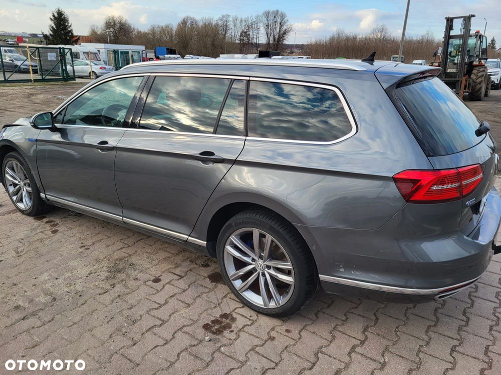 Volkswagen Passat - 12