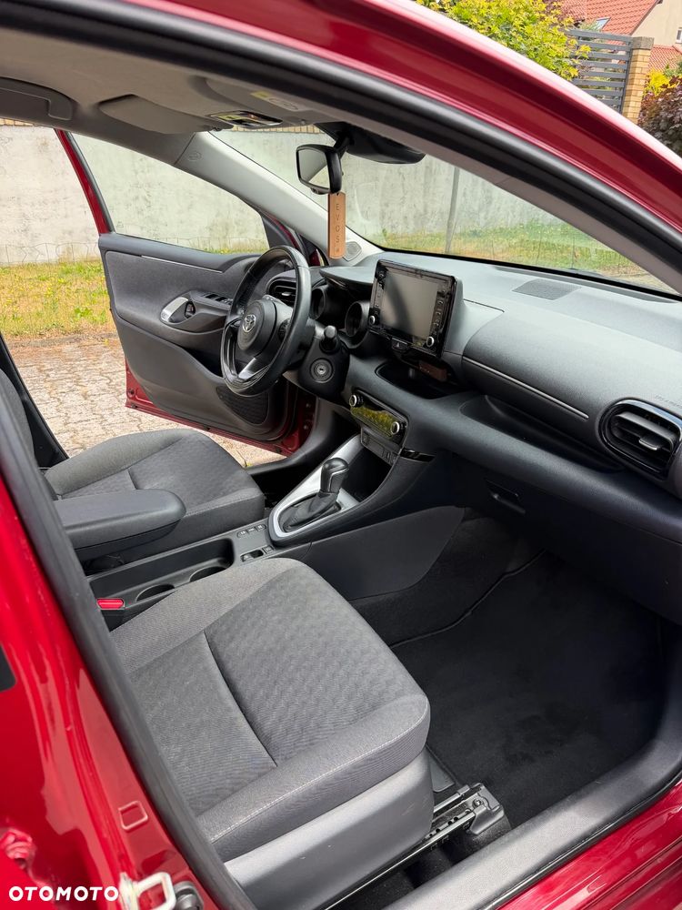 Toyota Yaris Hybrid 100 Active - 24