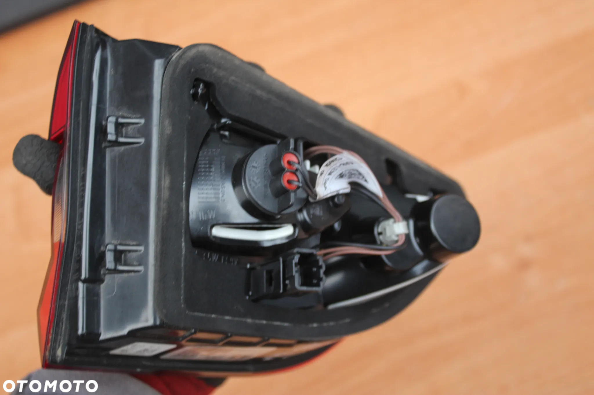 LAMPA PRAWY TYŁ TYLNA PRAWA W KLAPE OPEL INSIGNIA B KOMBI 39107539 - 10