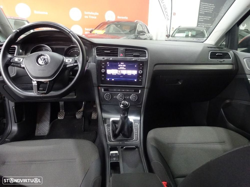 VW Golf Variant 1.6 TDi Confortline - 25