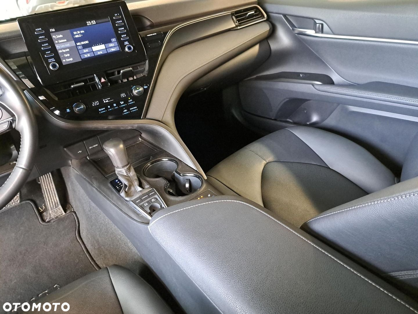 Toyota Camry 2.5 Hybrid Comfort CVT - 28