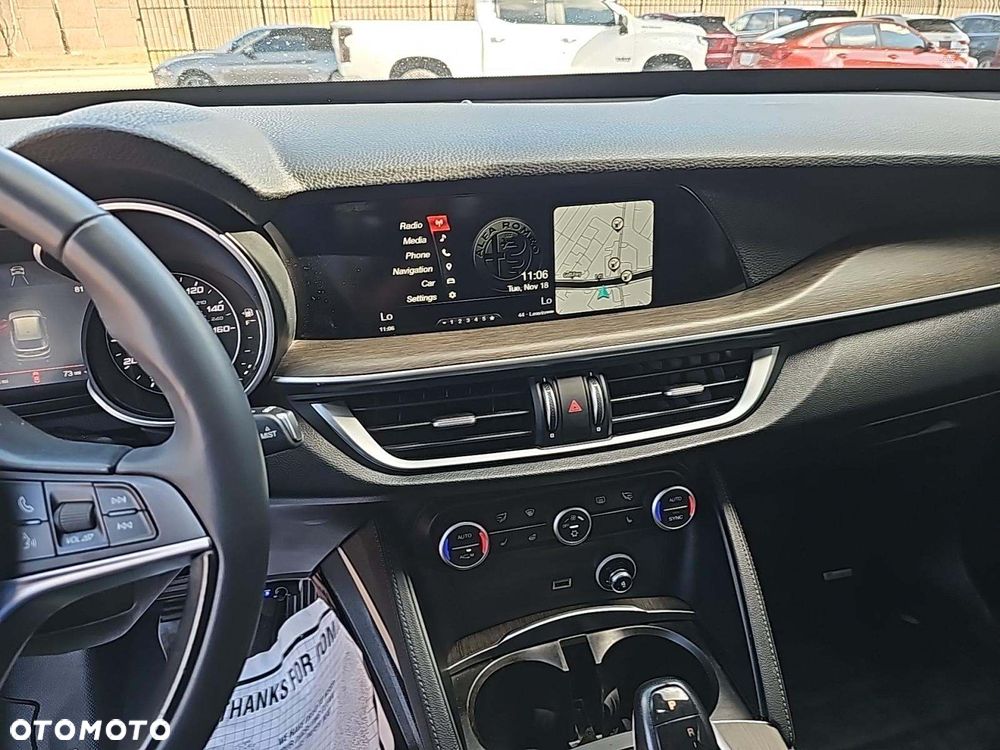Alfa Romeo Stelvio 2.0 Turbo 16V AT8-Q4 Ti - 9