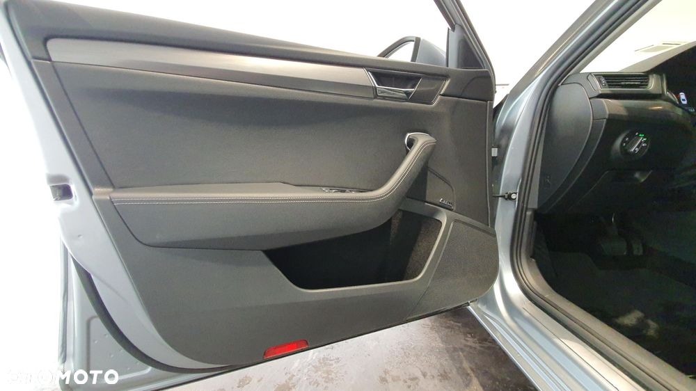 Skoda Superb 2.0 TDI SCR 4x4 Style DSG - 10