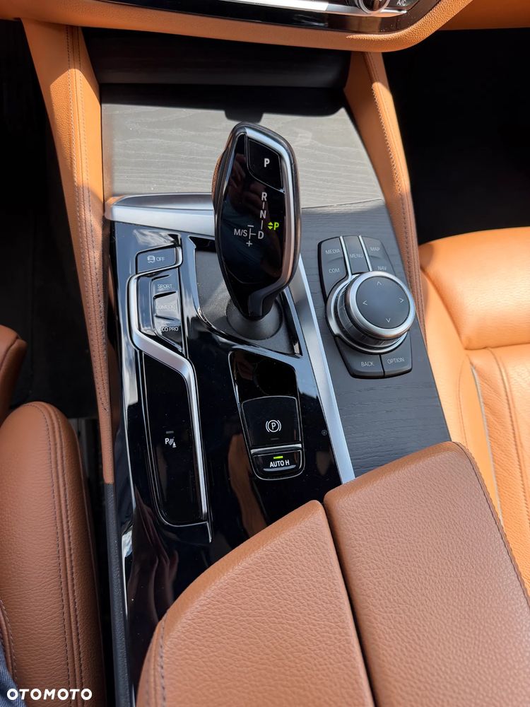 BMW Seria 5 520d xDrive - 17