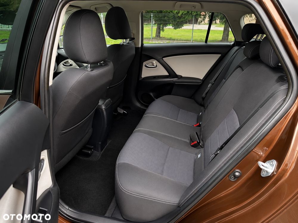 Toyota Avensis 2.0 D-4D Premium - 18