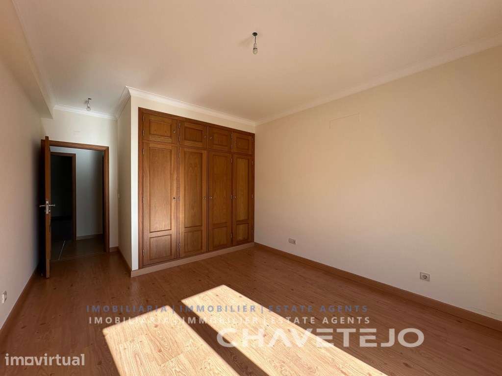 Apartamento T2 com cozinha semi-equipada para arrendamento em Ferre... - Grande imagem: 5/10
