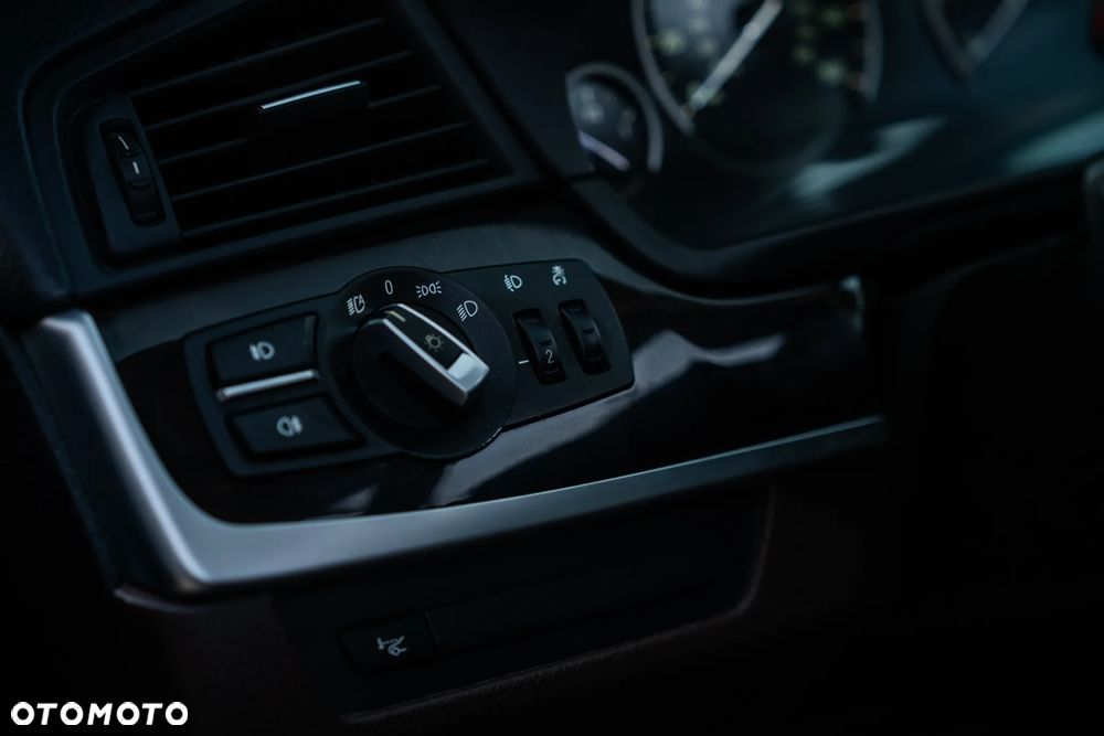 BMW Seria 5 535i xDrive - 19