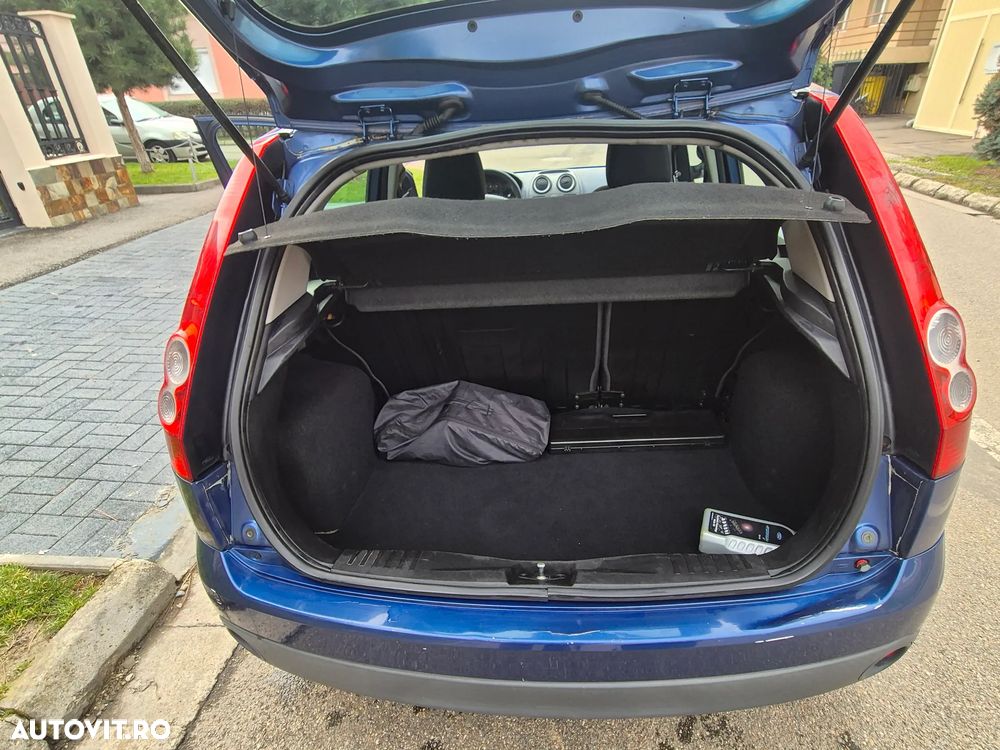 Ford Fiesta 1.3i Ambiente - 29