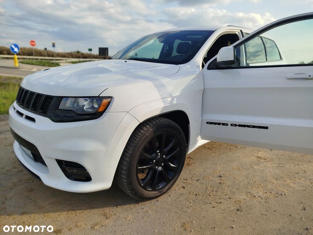 Jeep Grand Cherokee - 16