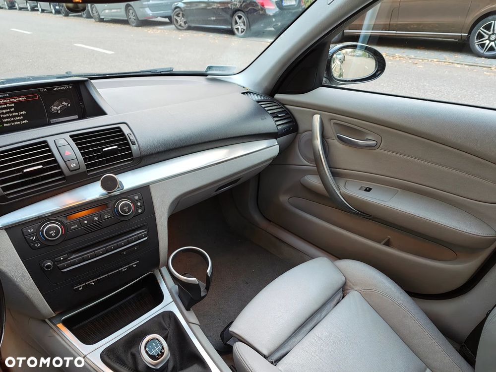 BMW Seria 1 120d - 23