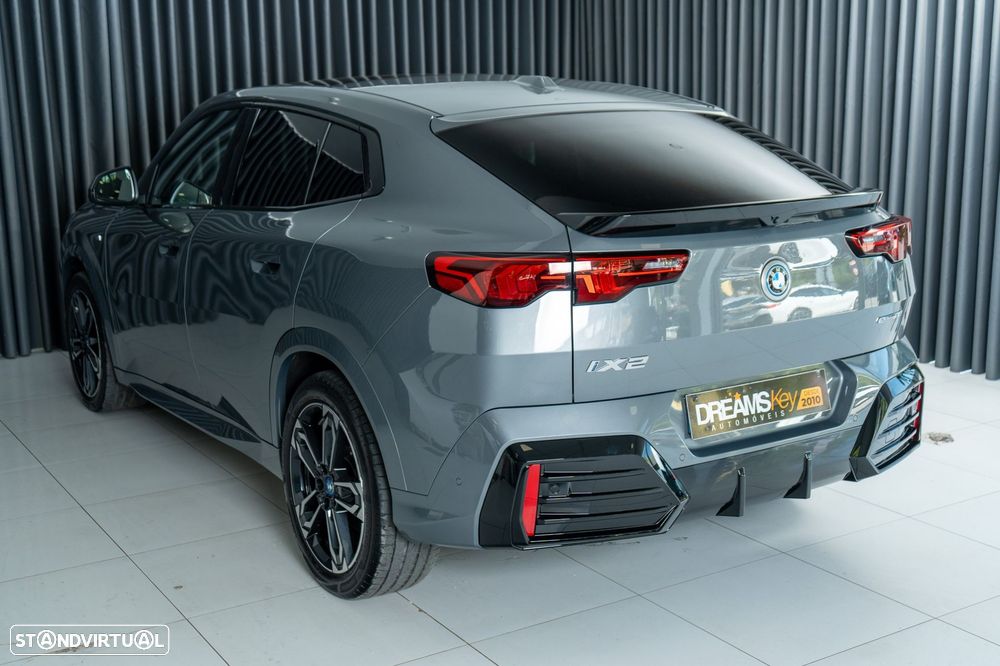 BMW iX2 eDrive20 Pack Desportivo M - 51