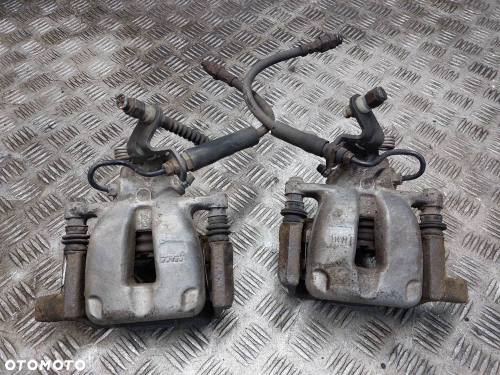 ZACISK HAMULCOWY LEWY TYŁ + PRAWY TYŁ VOLKSWAGEN JETTA V - 1