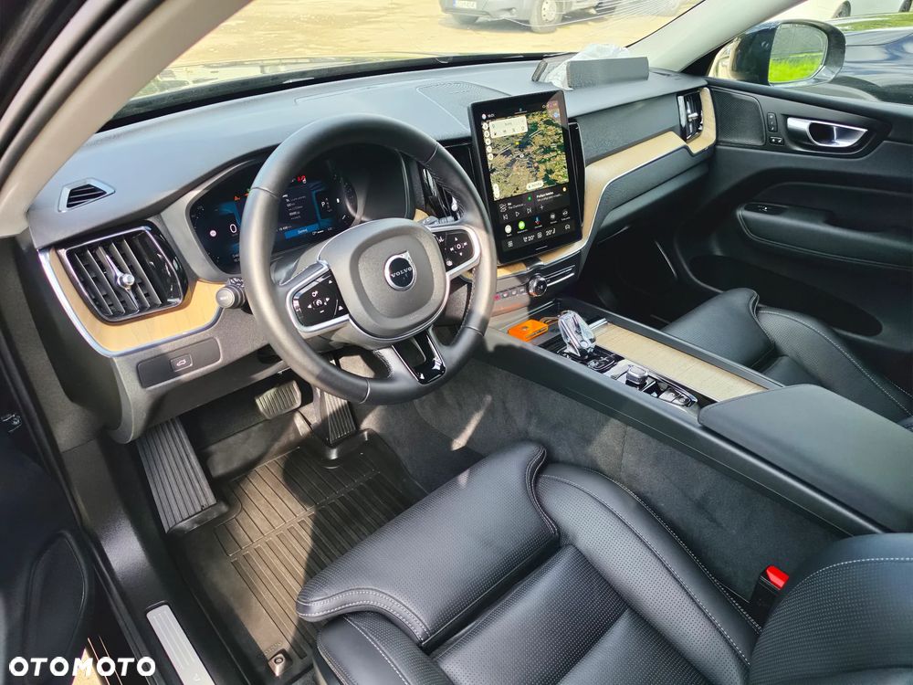 Volvo XC 60 B5 B AWD Plus Dark - 14