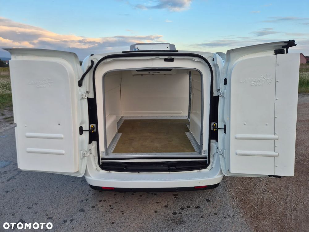 Fiat DOBLO 1.6 DIESEL 105KM MAXI LONG CHŁODNIA MROŹNIA LAMAR THERMO KING V200S MAX WYJSCIE 230V SALON PL 2017R - 17