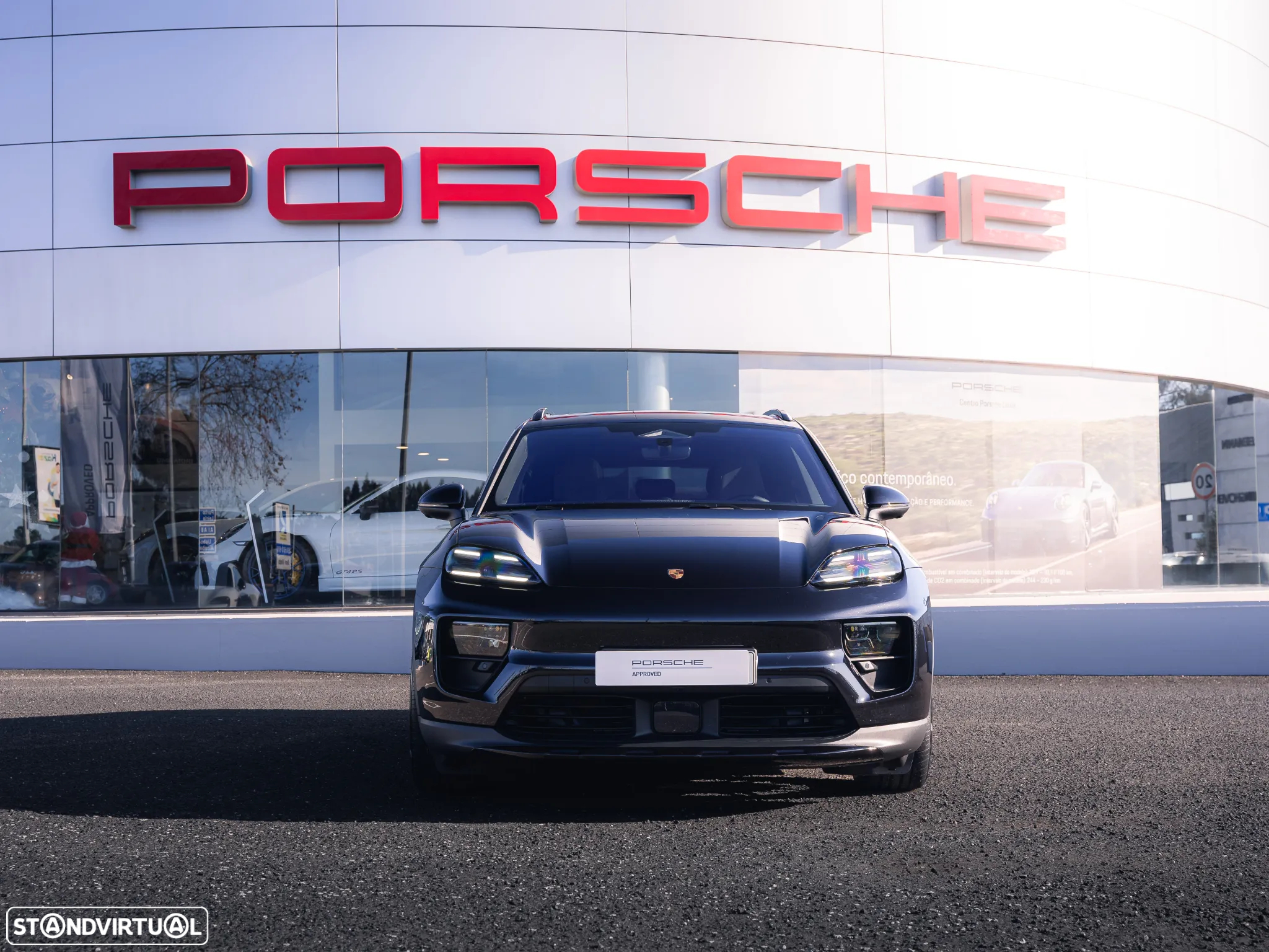 Porsche Macan Electric 4 - 12