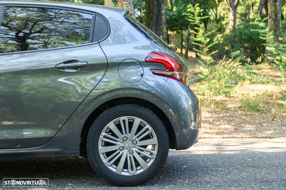 Peugeot 208 1.2 PureTech Signature - 12