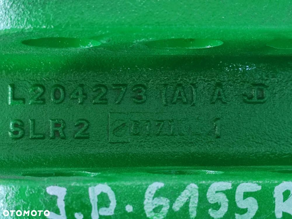 Zaczep śruby centralnej L204273 JOHN DEERE 6140R - 9