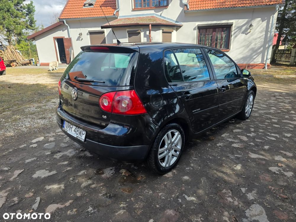 Volkswagen Golf 1.6 Automatik United - 3