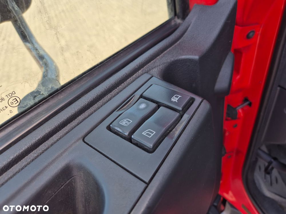 Volvo FL 230 4*2 / POMOC DROGOWA / RUCHOMA PLATFORMA / SERWISOWANY / NOWY SILNIK / BEZWYPADKOWY / 2 WCIĄGARKI / DUŻA KABINA - 32