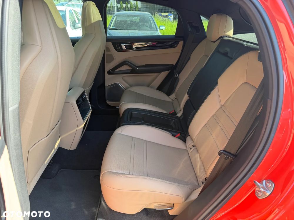 Porsche Cayenne - 10