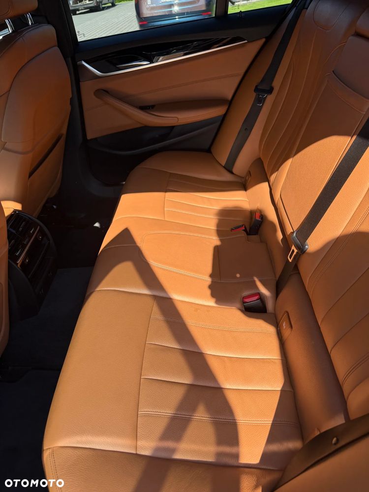BMW Seria 5 530i xDrive - 9