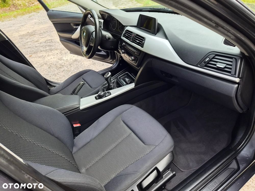 BMW Seria 3 320i - 22