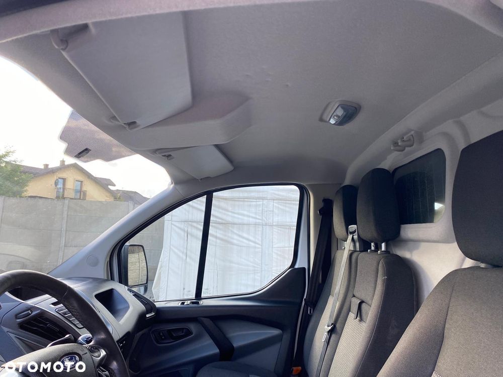 Ford TRANSIT CUSTOM - 12