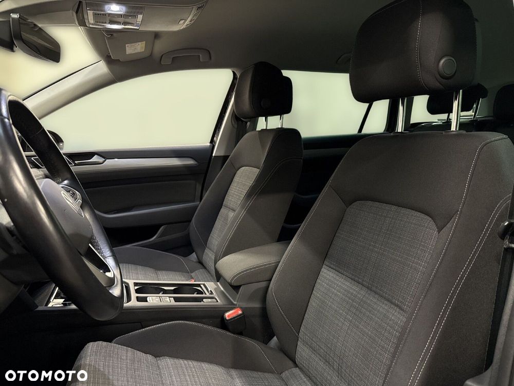 Volkswagen Passat - 12