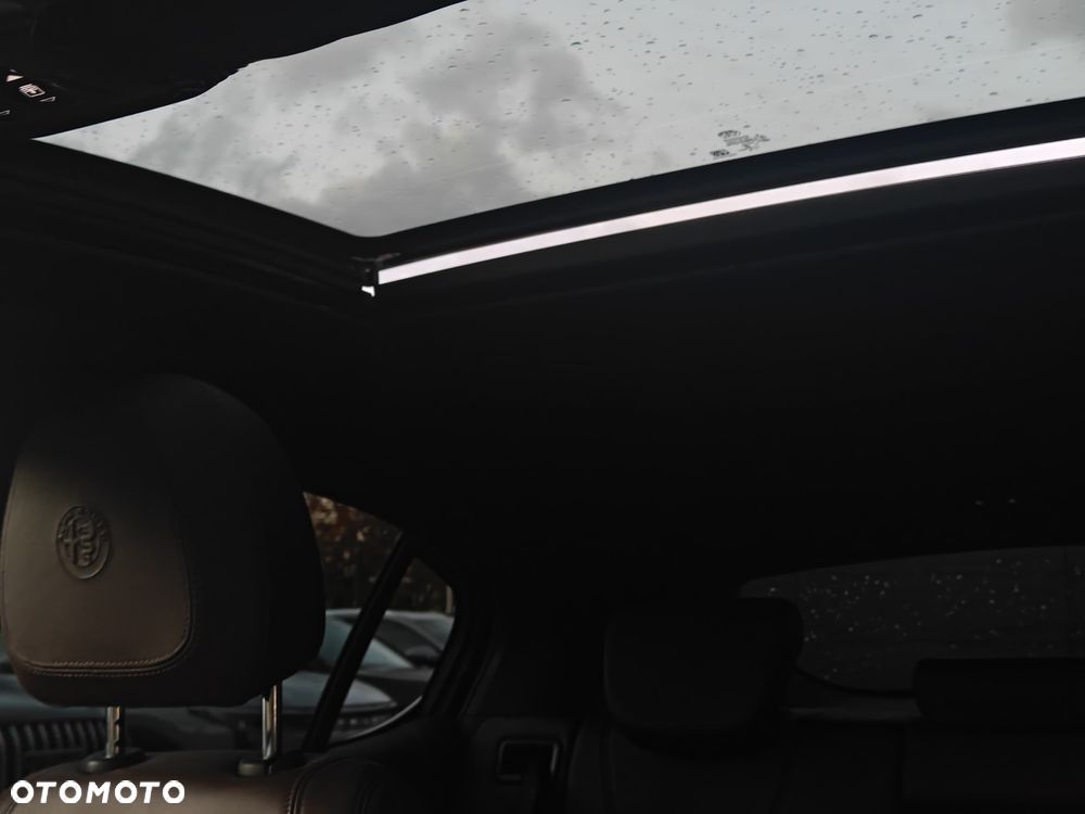 Alfa Romeo Stelvio - 14