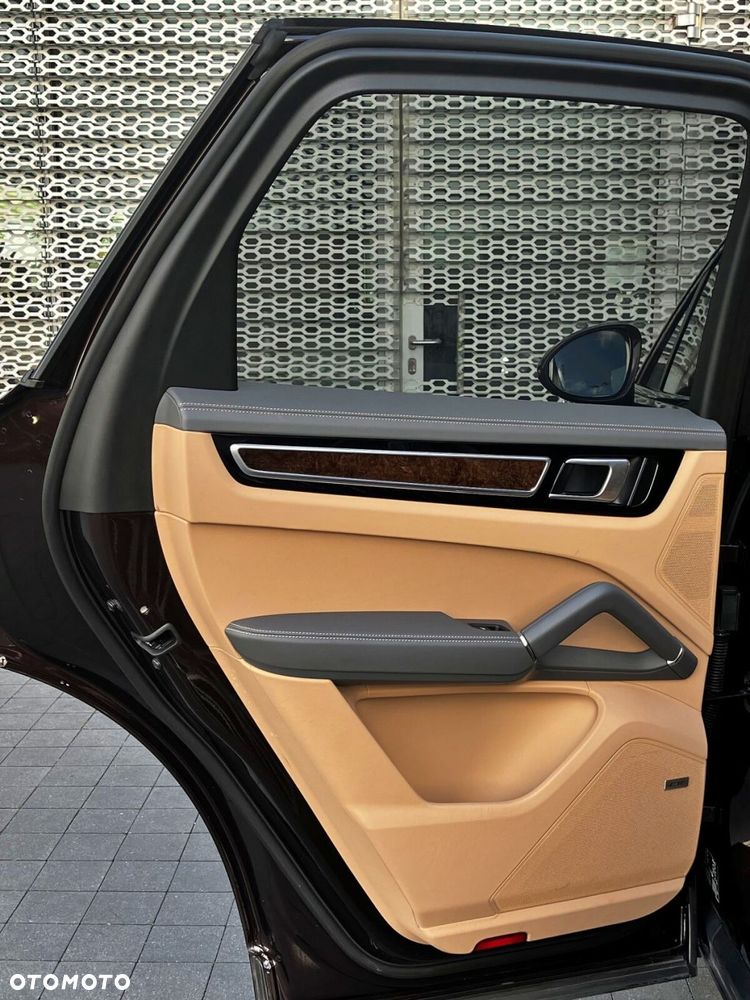 Porsche Cayenne Standard - 20