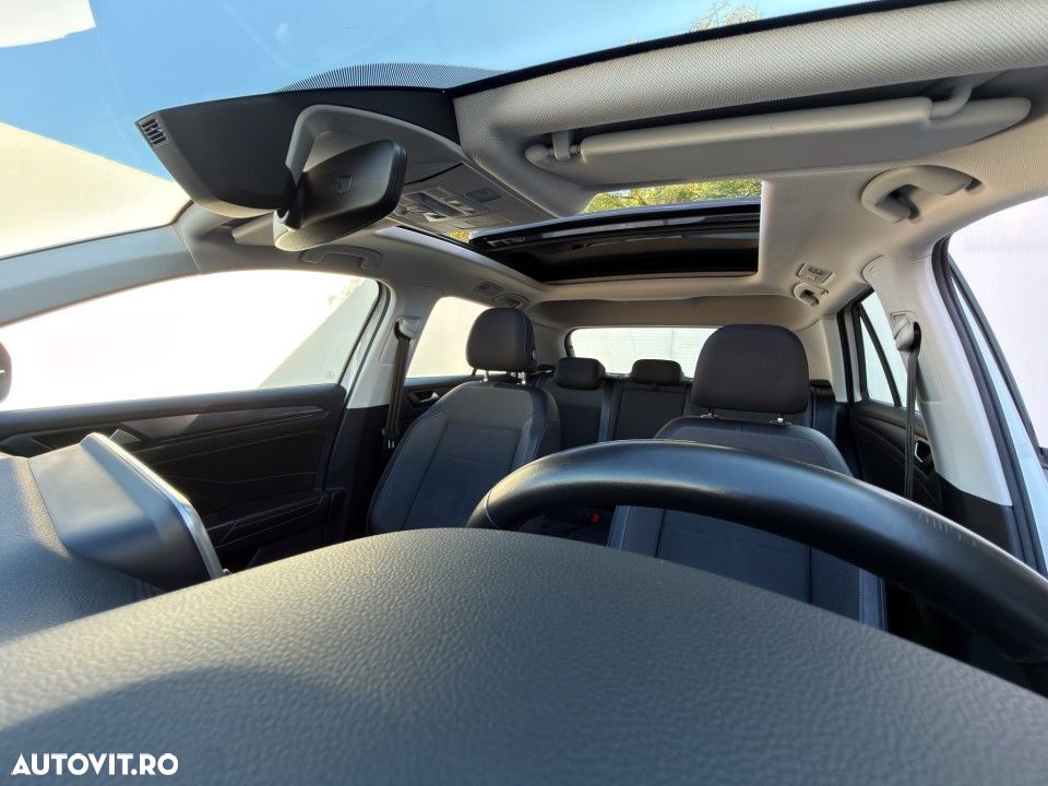 Volkswagen T-Roc - 13
