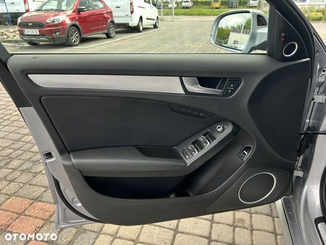 Audi A4 Limousine - 8