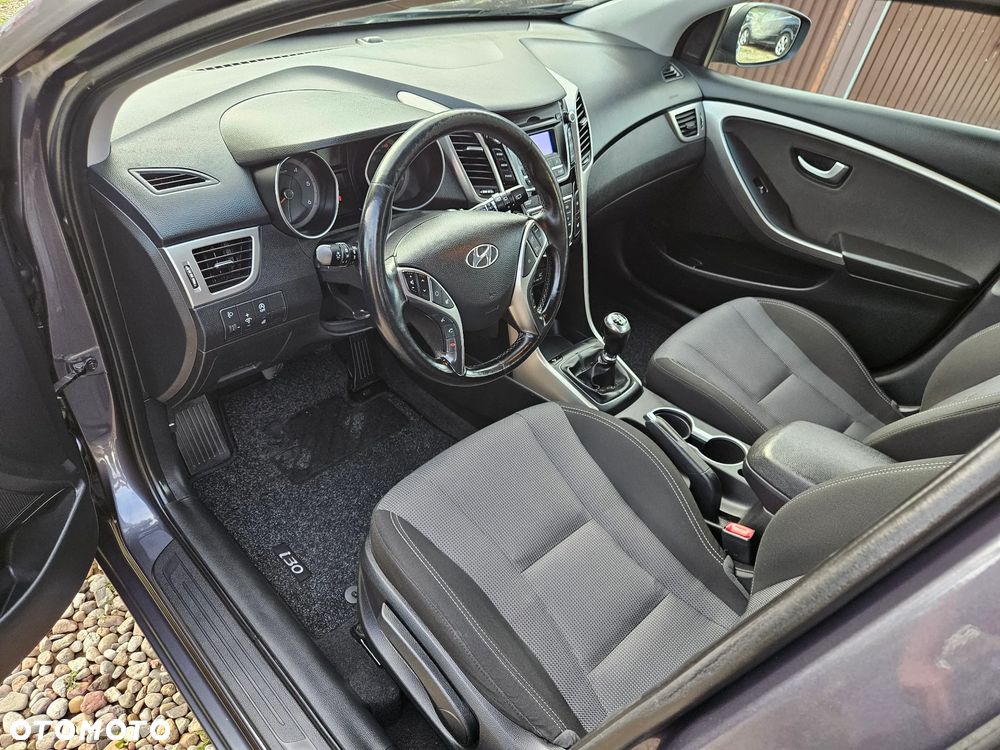 Hyundai i30 blue 1.6 CRDi Style - 14