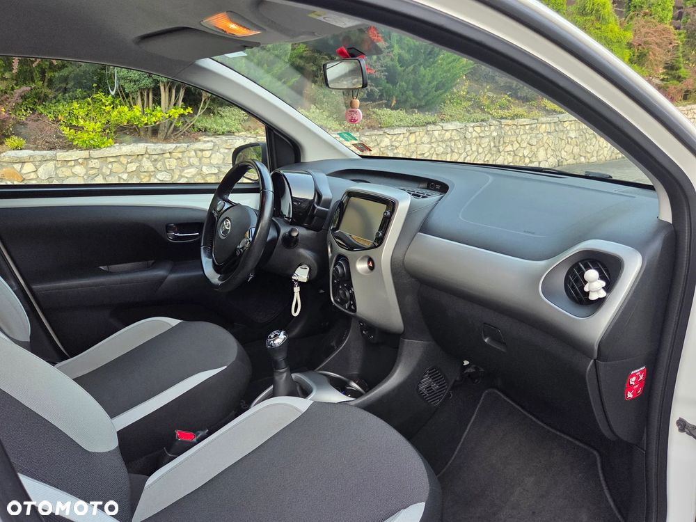 Toyota Aygo x-play touch - 18