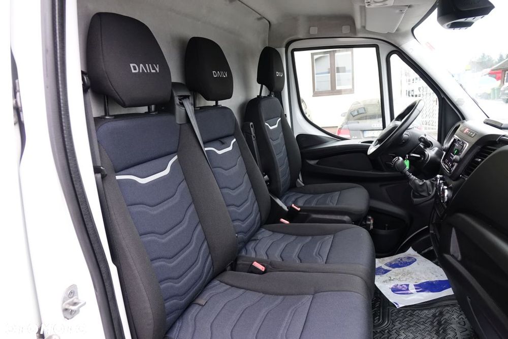 Iveco DAILY 35S18 / FURGON / BLASZAK / L4H2 / 3.0 / 180 KM / NAVI / KAMERA / - 28