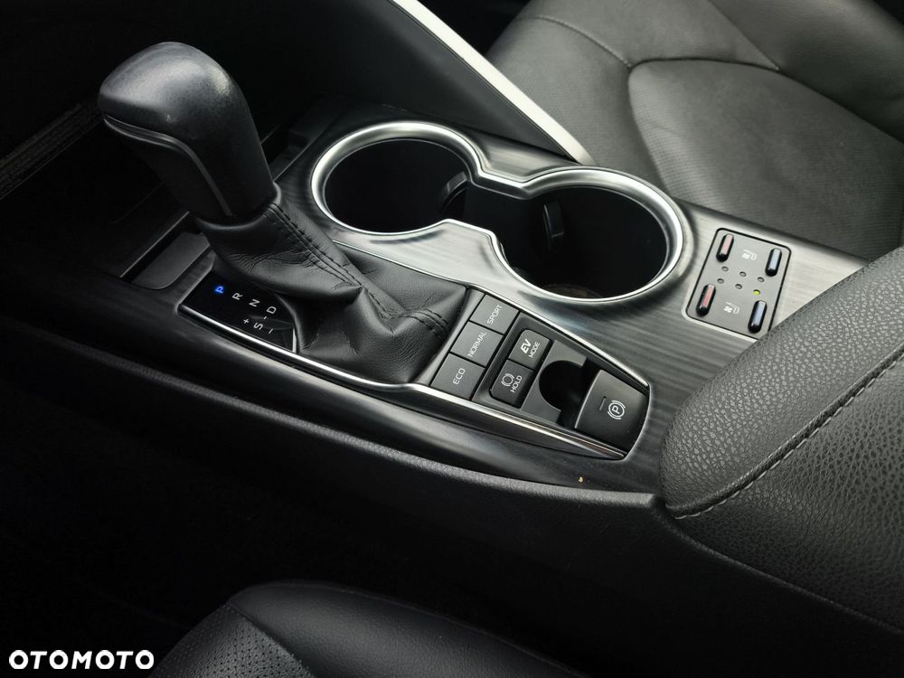 Toyota Camry 2.5 Hybrid Executive CVT - 21